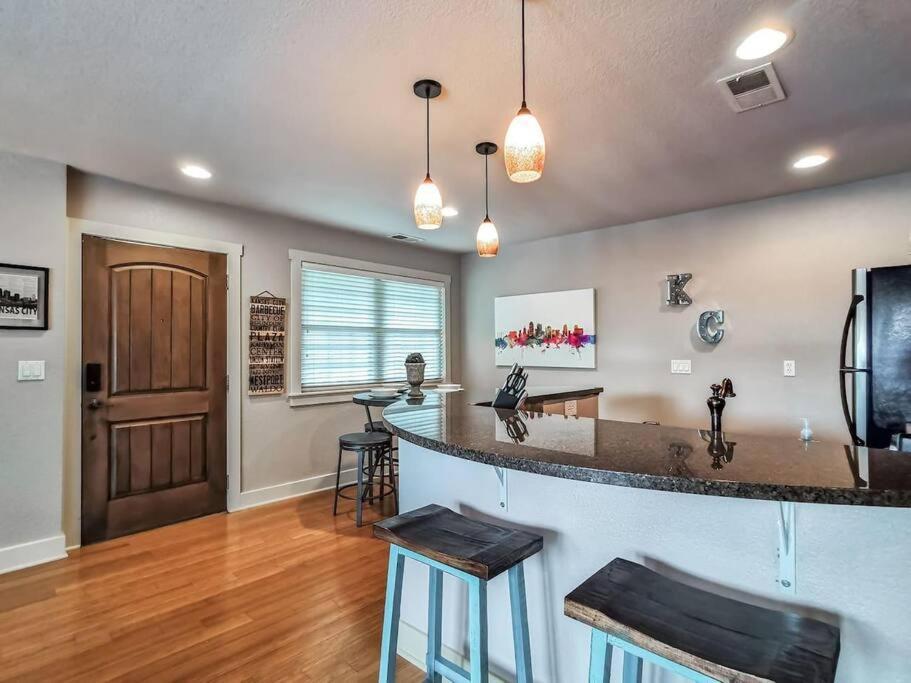 Amazing Locale 2kingbr 1bth * Kansas City